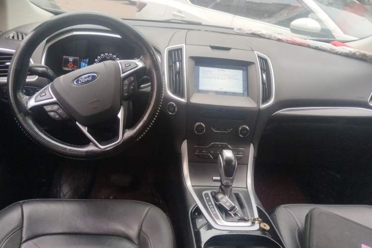 Used Ford Edge 2016 EcoBoost 245 Four-Wheel Drive Titanium Edition 7-Seater Center Console