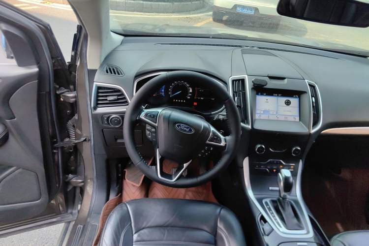 Used Ford Edge 2016 EcoBoost 245 Two-Wheel-Drive Titanium 7-Seater Center Console