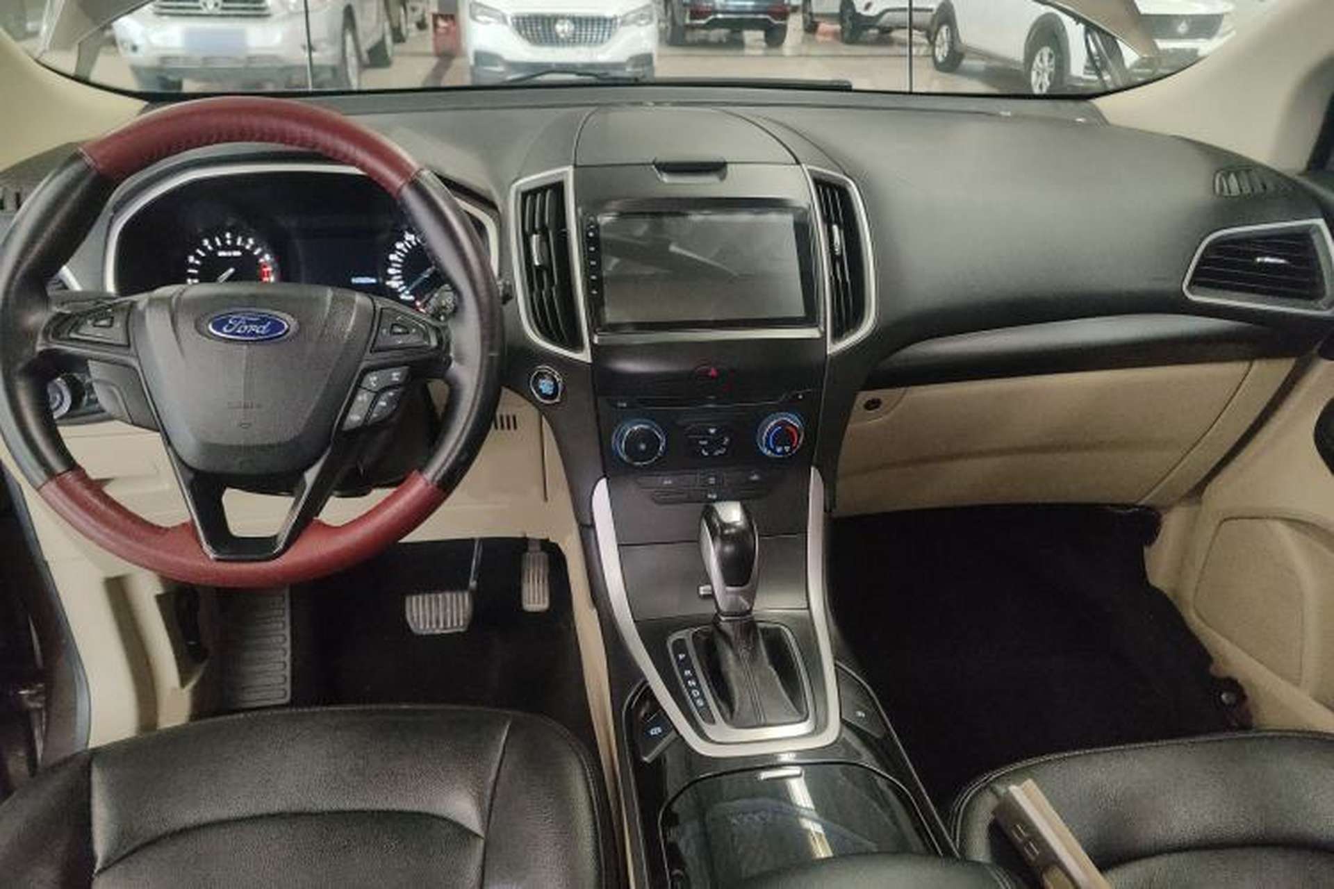 Used Ford Edge 2016 EcoBoost 245 Two-Wheel-Drive Titanium 5-Seater Center Console