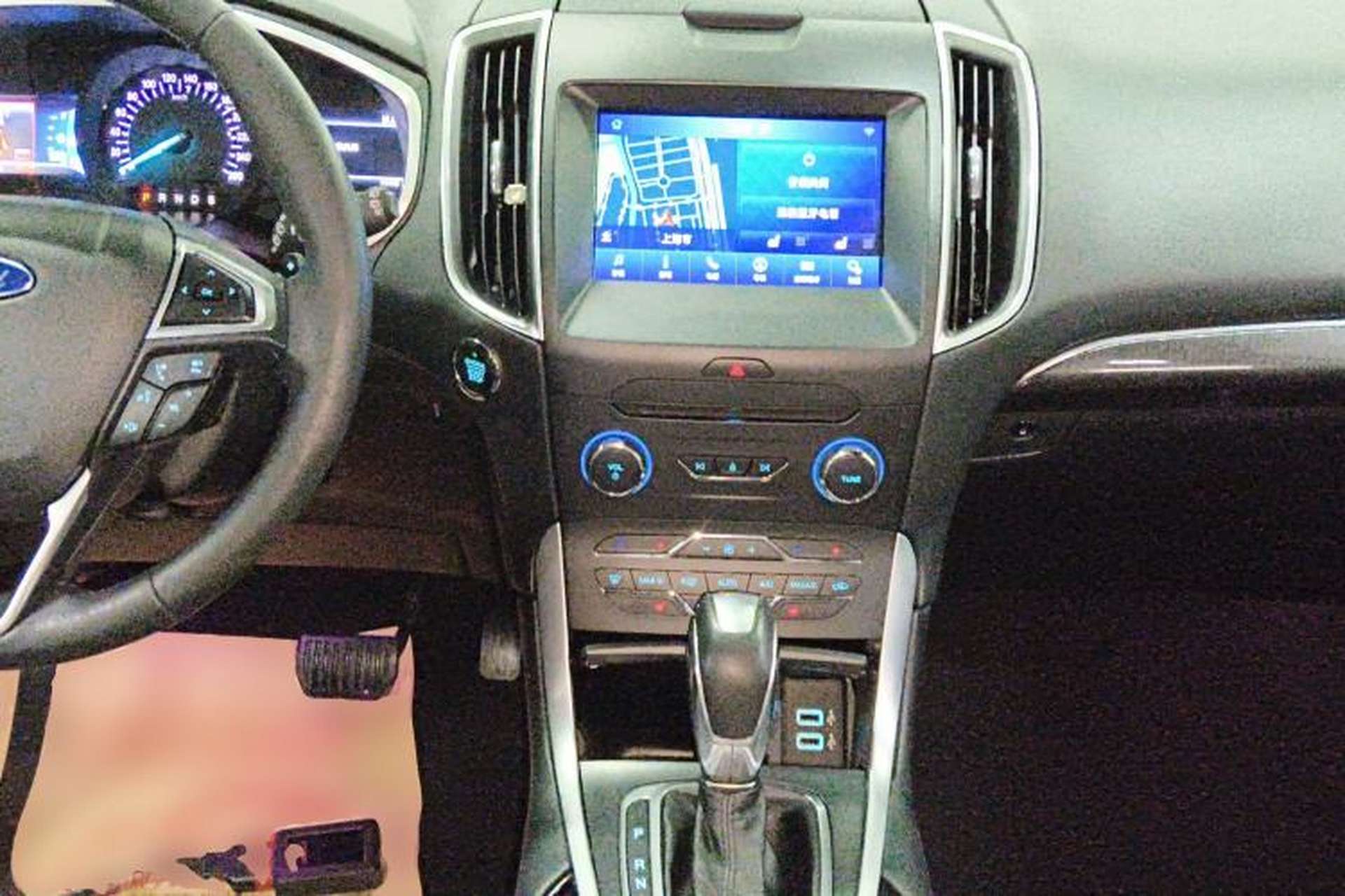 Used Ford Edge 2016 EcoBoost 245 Four-Wheel Drive Titanium Edition 7-Seater Center Console