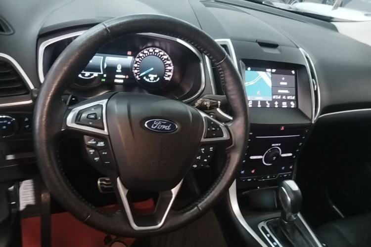 Used Ford Edge 2016 EcoBoost 245 Four-Wheel Drive Titanium 7-Seater Center Console