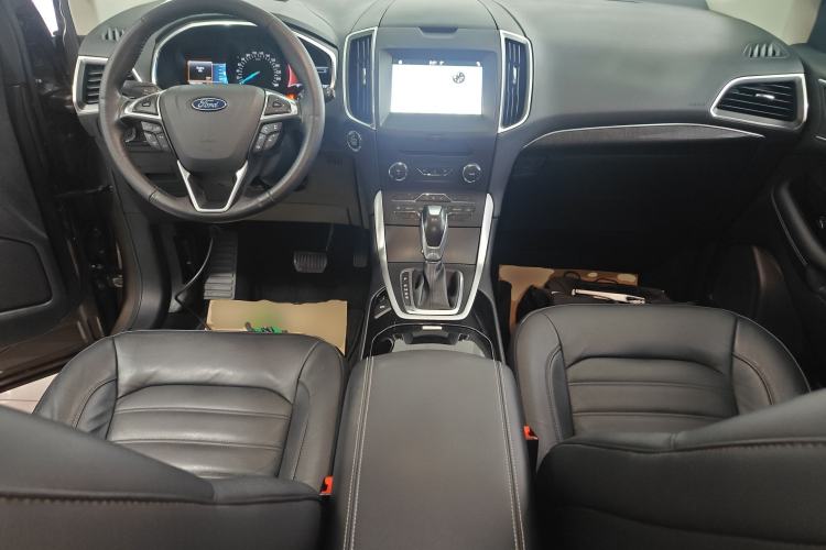 Used Ford Edge 2016 EcoBoost 245 Two-Wheel-Drive Titanium 7-Seater Center Console