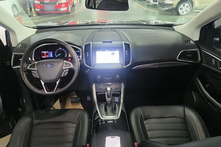 Used Ford Edge 2016 EcoBoost 245 Two-Wheel-Drive Titanium 7-Seater Center Console