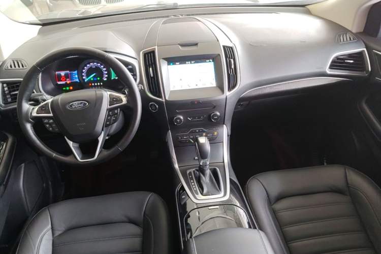 Used Ford Edge 2016 EcoBoost 245 Four-Wheel Drive Titanium Edition 7-Seater Center Console