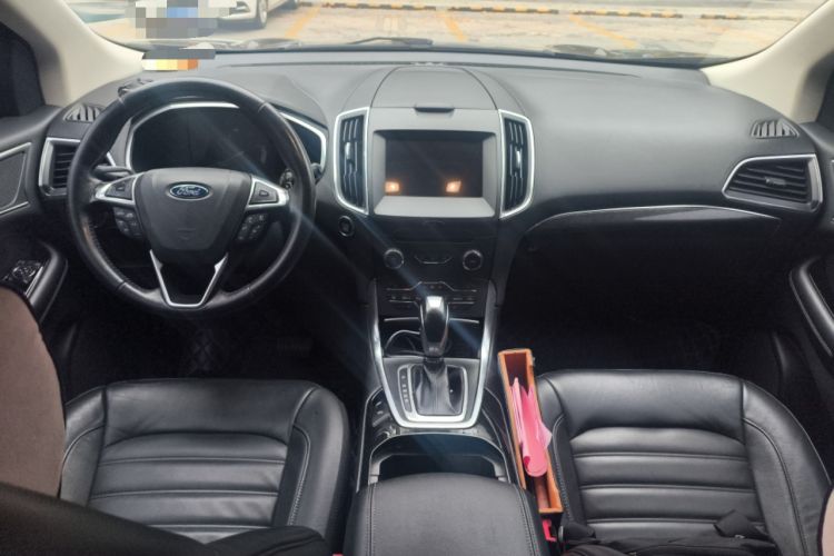 Used Ford Edge 2016 EcoBoost 245 Two-Wheel-Drive Titanium 7-Seater Center Console