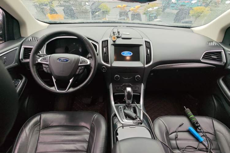 Used Ford Edge 2016 EcoBoost 245 Four-Wheel Drive Titanium Edition 7-Seater Center Console