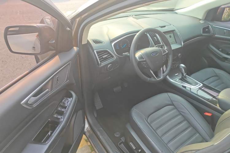 Used Ford Edge 2016 EcoBoost 245 Two-Wheel-Drive Titanium 7-Seater Driver Seat