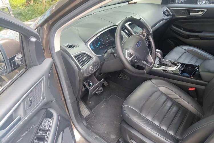 Used Ford Edge 2016 EcoBoost 245 Two-Wheel-Drive Titanium 7-Seater Driver Seat