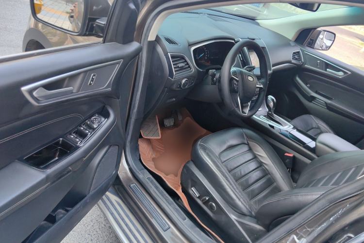 Used Ford Edge 2016 EcoBoost 245 Two-Wheel-Drive Titanium 7-Seater Driver Seat