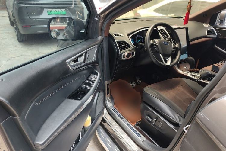 Used Ford Edge 2016 EcoBoost 245 Two-Wheel-Drive Titanium 7-Seater Driver Seat