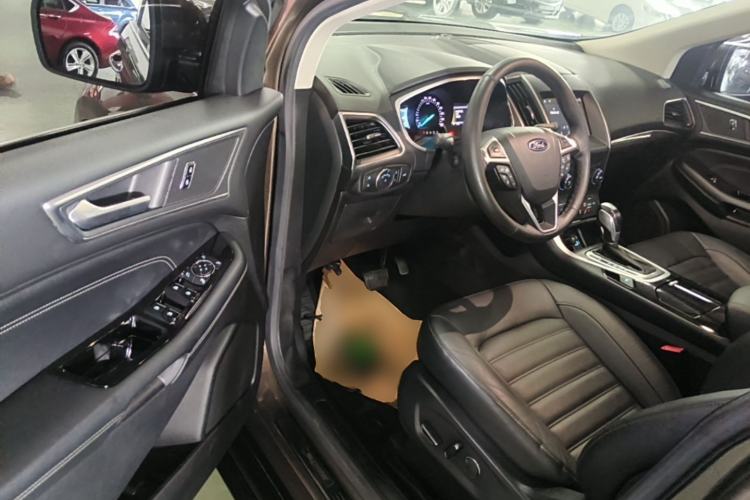 Used Ford Edge 2016 EcoBoost 245 Two-Wheel-Drive Titanium 7-Seater Driver Seat