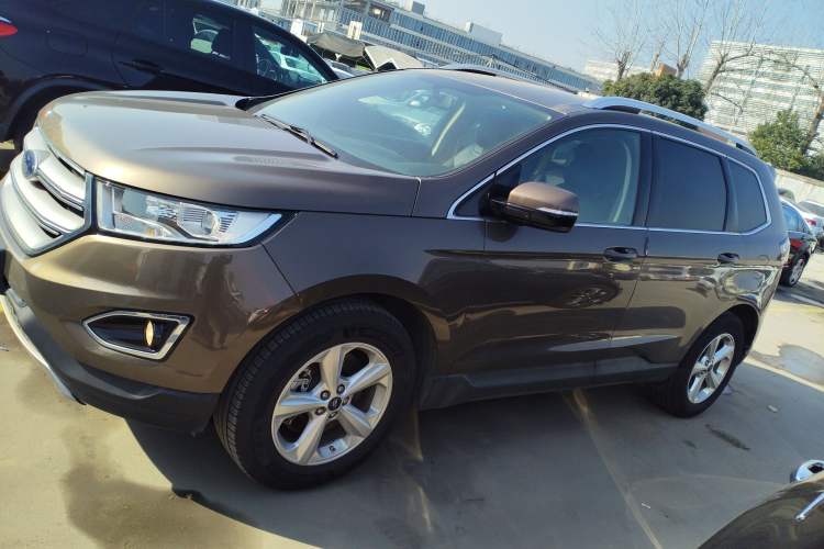 Used Ford Edge 2016 EcoBoost 245 Two-Wheel-Drive Titanium 5-Seater Exterior 1