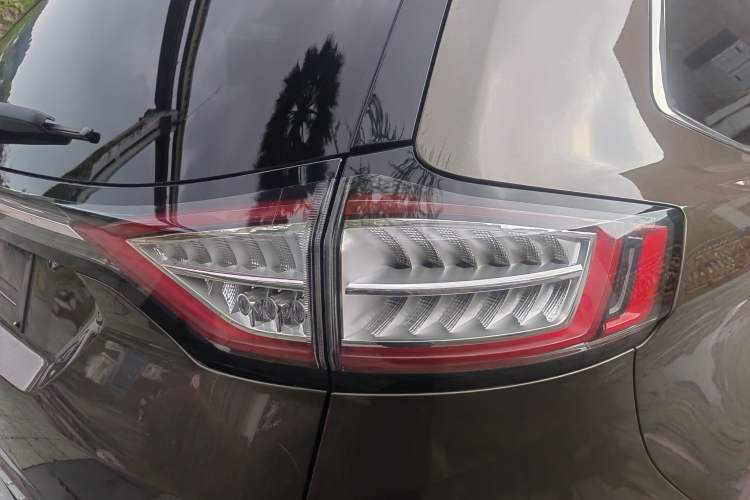 Used Ford Edge 2016 EcoBoost 245 Four-Wheel Drive Titanium Edition 7-Seater Exterior 10