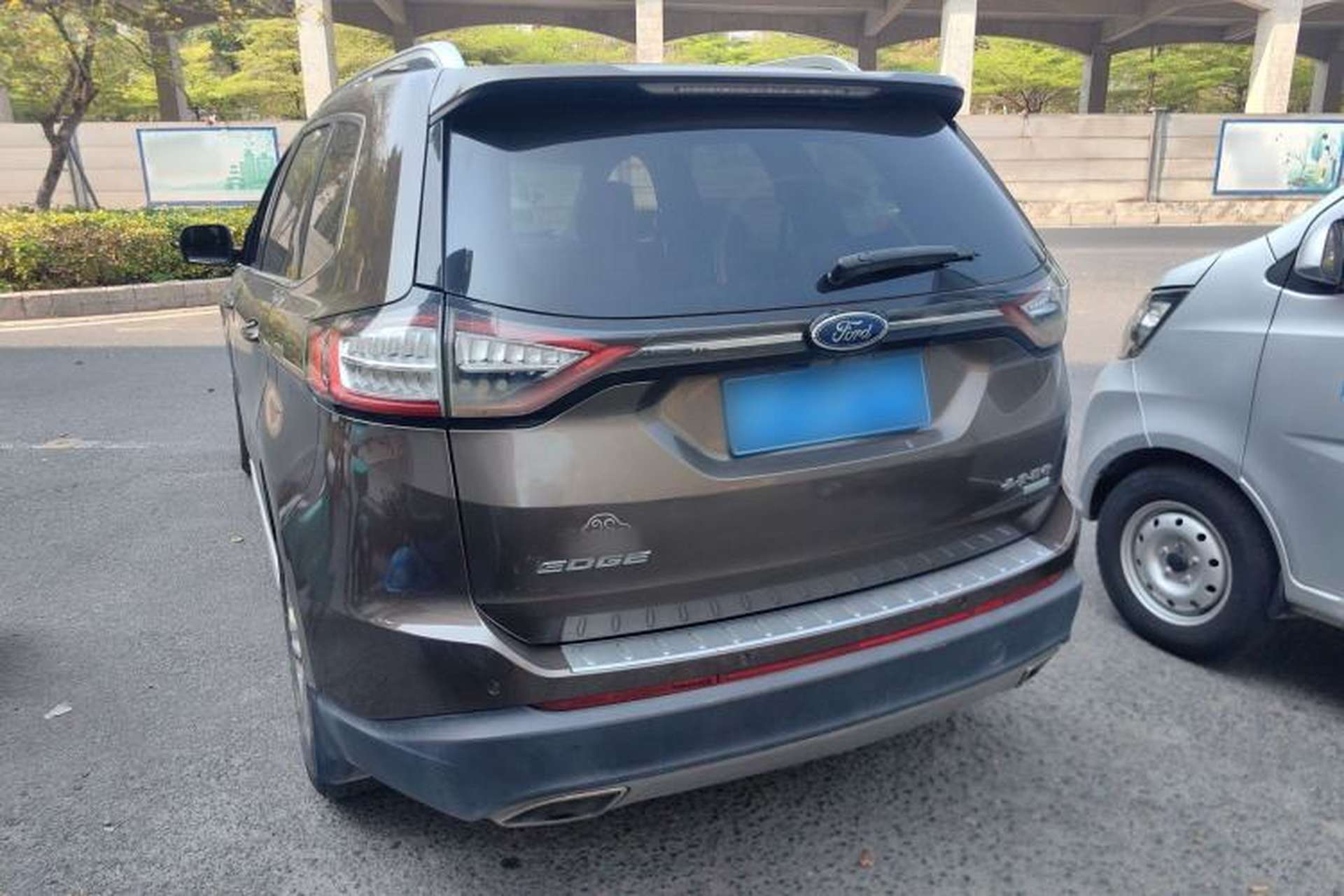 Used Ford Edge 2016 EcoBoost 245 Two-Wheel-Drive Titanium 7-Seater Exterior 2