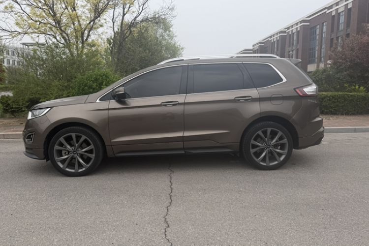 Used Ford Edge 2016 EcoBoost 330 V6 Four-Wheel Drive Sporty 7-Seater Exterior 3
