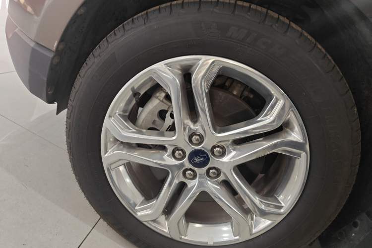 Used Ford Edge 2016 EcoBoost 245 Two-Wheel-Drive Titanium 7-Seater Exterior 4