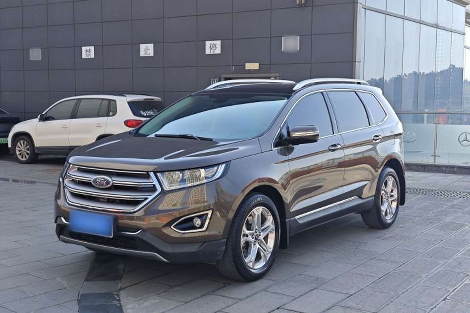 Used Ford Edge 2016 EcoBoost 245 Two-Wheel-Drive Titanium 7-Seater Front Left 45 Deg