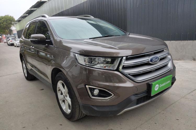 Used Ford Edge 2016 EcoBoost 245 Two-Wheel-Drive Titanium 5-Seater Front Right 45 Deg
