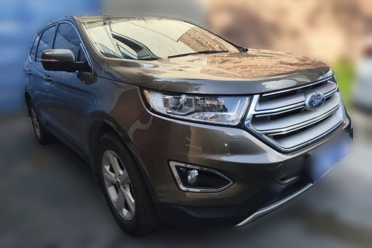 Used Ford Edge 2016 EcoBoost 245 Two-Wheel-Drive Titanium 5-Seater Front Right 45 Deg