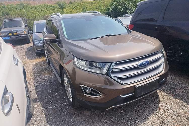Used Ford Edge 2016 EcoBoost 245 Two-Wheel-Drive Titanium 7-Seater Front Right 45 Deg