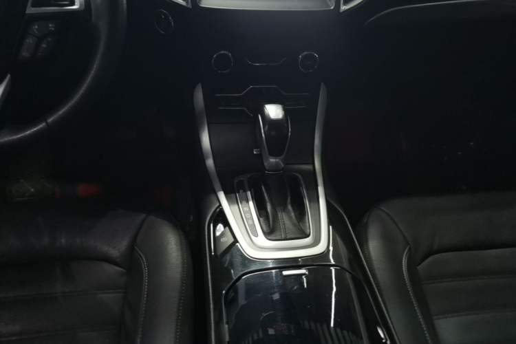 Used Ford Edge 2016 EcoBoost 245 Four-Wheel Drive Titanium Edition 7-Seater Gear Lever