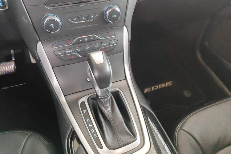 Used Ford Edge 2016 EcoBoost 245 Two-Wheel-Drive Titanium 7-Seater Gear Lever