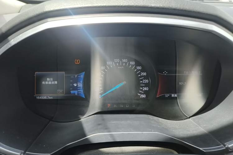 Used Ford Edge 2016 EcoBoost 245 Two-Wheel-Drive Titanium 7-Seater Instrument Cluster