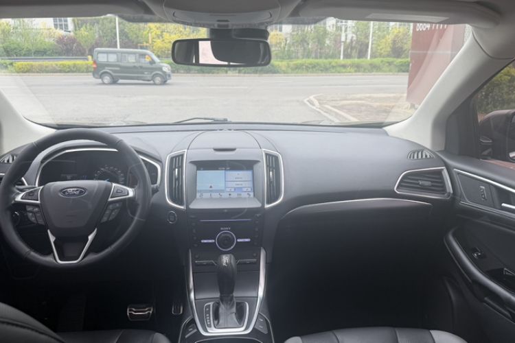 Used Ford Edge 2016 EcoBoost 330 V6 Four-Wheel Drive Sporty 7-Seater Interior 1