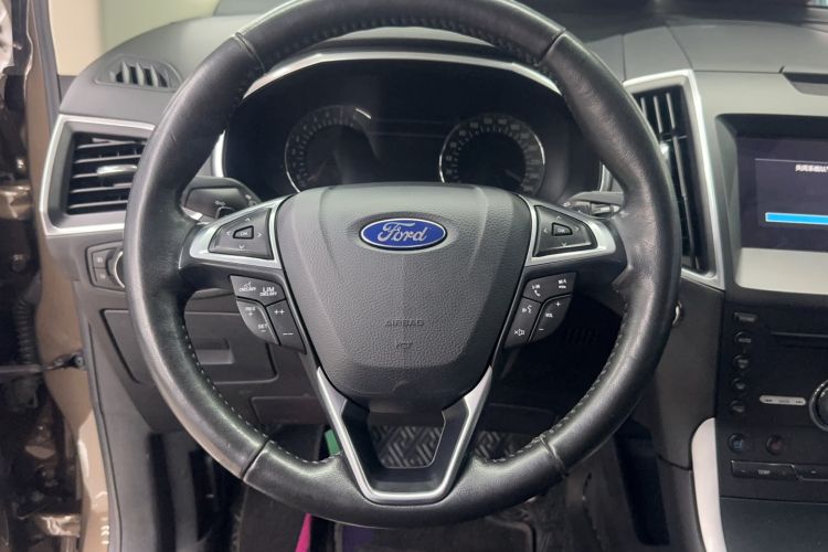 Used Ford Edge 2016 EcoBoost 245 Four-Wheel Drive Titanium 7-Seater Interior 1
