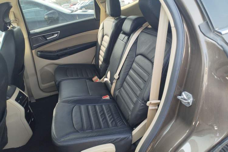 Used Ford Edge 2016 EcoBoost 245 Two-Wheel-Drive Titanium 5-Seater Interior 2