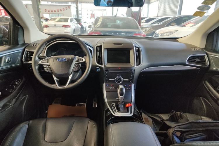 Used Ford Edge 2016 EcoBoost 245 Four-Wheel Drive Titanium 7-Seater Interior 2
