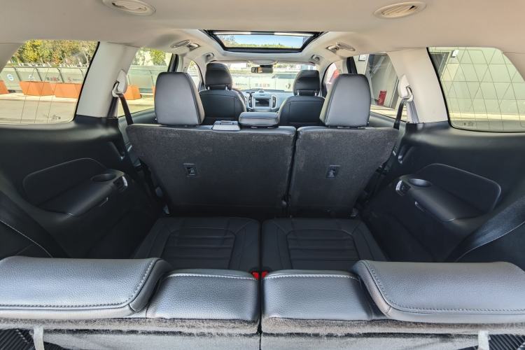 Used Ford Edge 2016 EcoBoost 245 Two-Wheel-Drive Titanium 7-Seater Interior 4