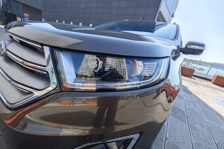Used Ford Edge 2016 EcoBoost 245 Two-Wheel-Drive Titanium 7-Seater Interior 9