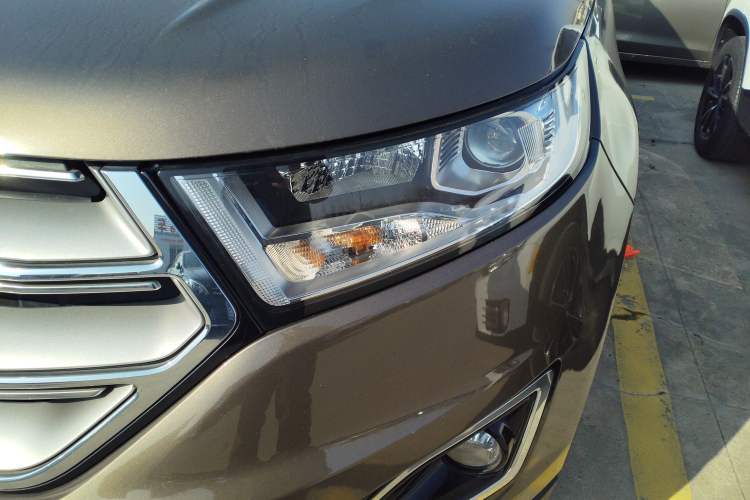Used Ford Edge 2016 EcoBoost 245 Two-Wheel-Drive Titanium 5-Seater Left Front Headlight