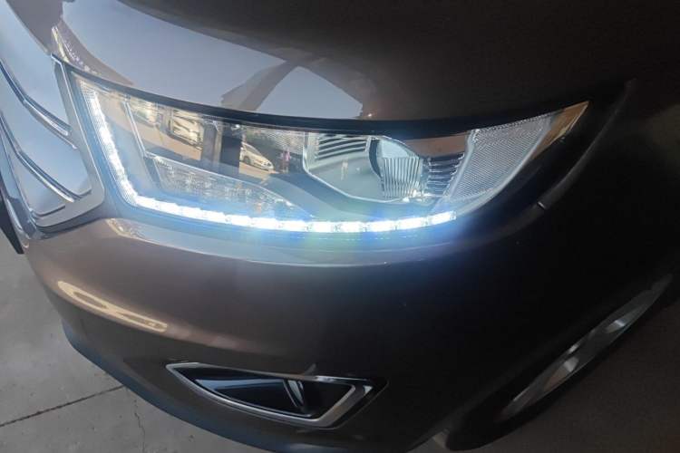 Used Ford Edge 2016 EcoBoost 245 Two-Wheel-Drive Titanium 5-Seater Left Front Headlight