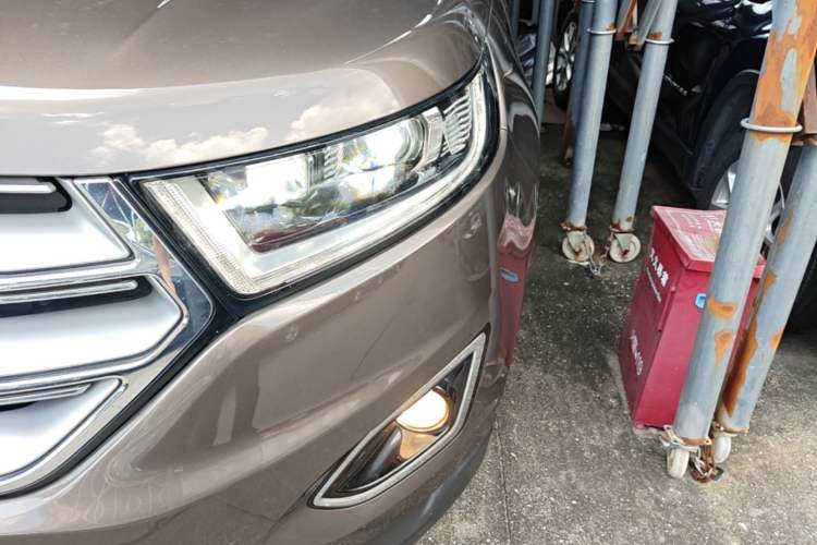 Used Ford Edge 2016 EcoBoost 245 Two-Wheel-Drive Titanium 7-Seater Left Front Headlight
