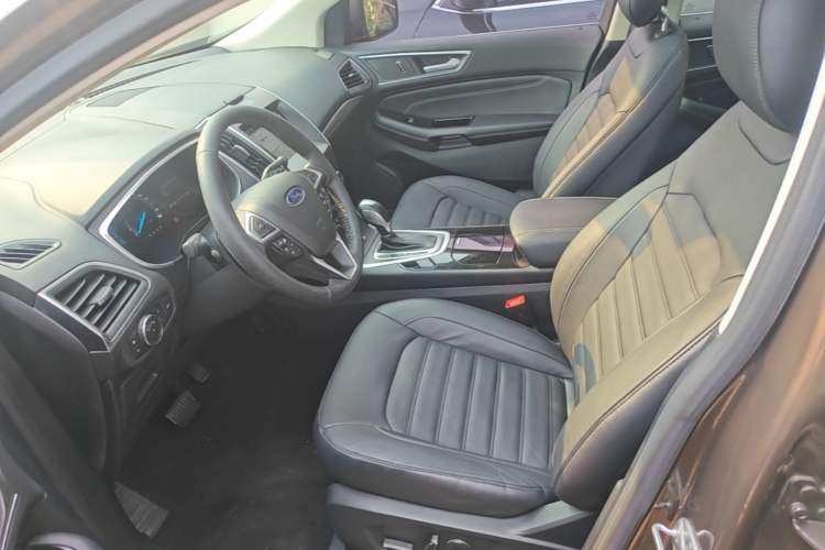 Used Ford Edge 2016 EcoBoost 245 Two-Wheel-Drive Titanium 7-Seater Left Front Seat