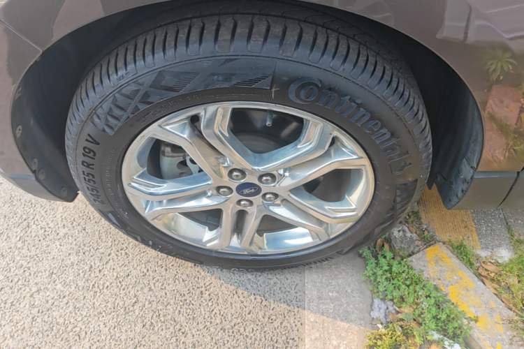 Used Ford Edge 2016 EcoBoost 245 Two-Wheel-Drive Titanium 7-Seater Left Front Wheel Hub