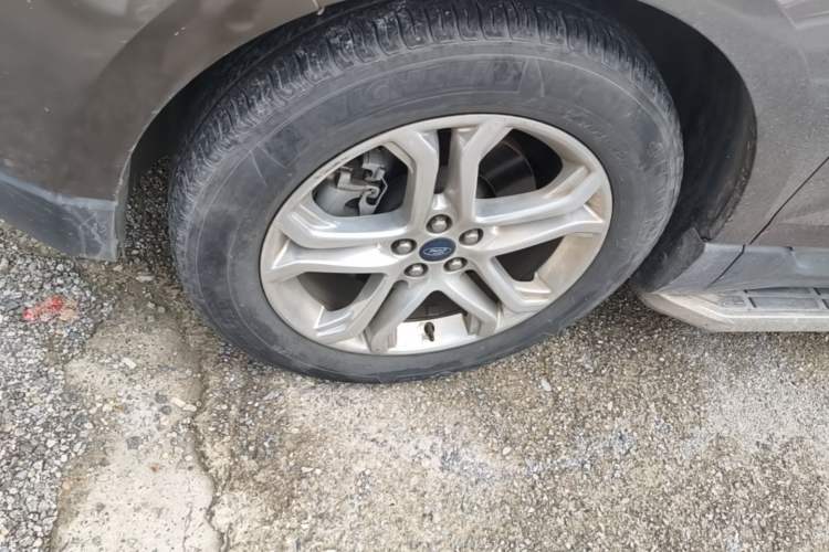 Used Ford Edge 2016 EcoBoost 245 Two-Wheel-Drive Titanium 7-Seater Left Front Wheel Hub