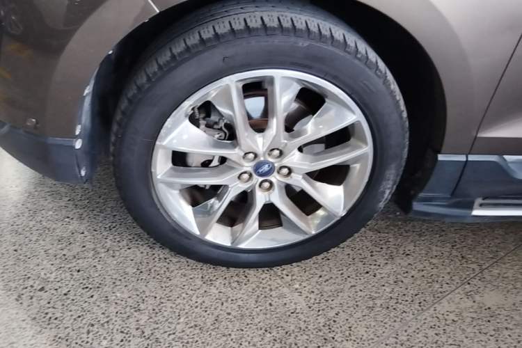 Used Ford Edge 2016 EcoBoost 245 Four-Wheel Drive Titanium 7-Seater Left Front Wheel Hub