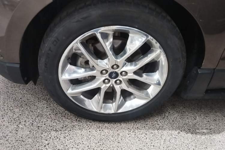 Used Ford Edge 2016 EcoBoost 245 Four-Wheel Drive Titanium 7-Seater Left Front Wheel Hub