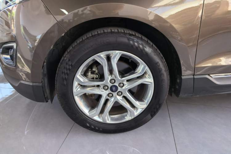 Used Ford Edge 2016 EcoBoost 245 Four-Wheel Drive Titanium Edition 7-Seater Left Front Wheel Hub