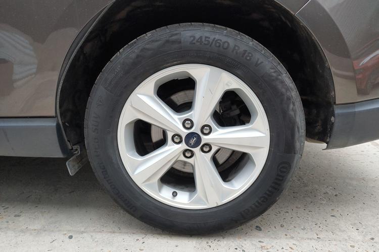 Used Ford Edge 2016 EcoBoost 245 Two-Wheel-Drive Titanium 5-Seater Left Rear Wheel Hub
