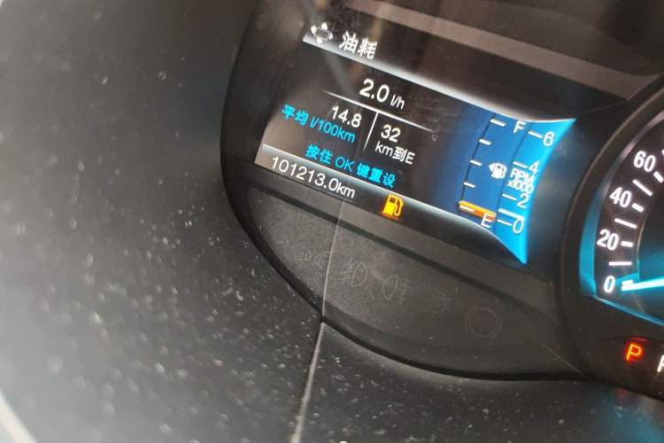 Used Ford Edge 2016 EcoBoost 245 Two-Wheel-Drive Titanium 7-Seater Odometer Close Up