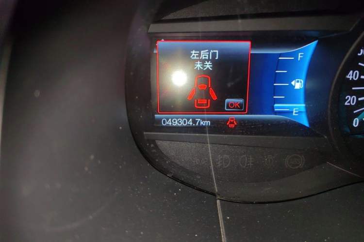 Used Ford Edge 2016 EcoBoost 245 Two-Wheel-Drive Titanium 7-Seater Odometer Close Up