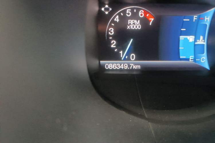 Used Ford Edge 2016 EcoBoost 245 Two-Wheel-Drive Titanium 7-Seater Odometer Close Up