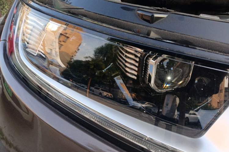 Used Ford Edge 2016 EcoBoost 245 Two-Wheel-Drive Titanium 7-Seater Right Front Headlight