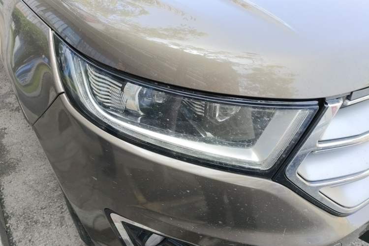 Used Ford Edge 2016 EcoBoost 245 Four-Wheel Drive Titanium 7-Seater Right Front Headlight