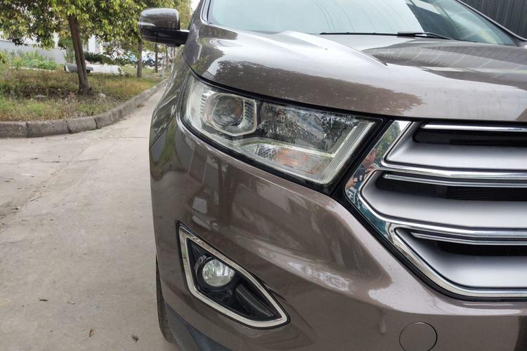 Used Ford Edge 2016 EcoBoost 245 Two-Wheel-Drive Titanium 5-Seater Right Front Headlight