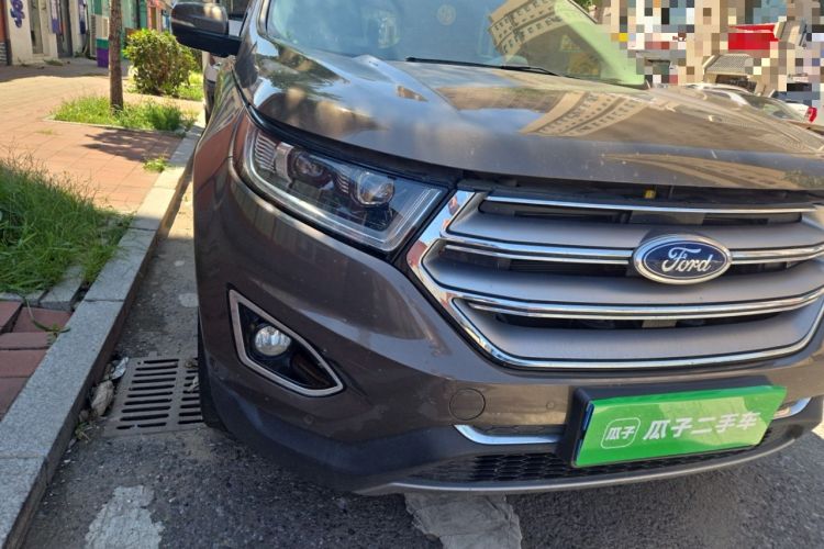 Used Ford Edge 2016 EcoBoost 245 Four-Wheel Drive Titanium Edition 7-Seater Right Front Headlight